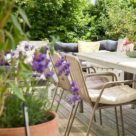 Charming House With Beautiful Garden In Copenhagen Villa